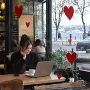 Kırmızı Renkli Düz Kendinden Yapışkanlı Folyo 5
